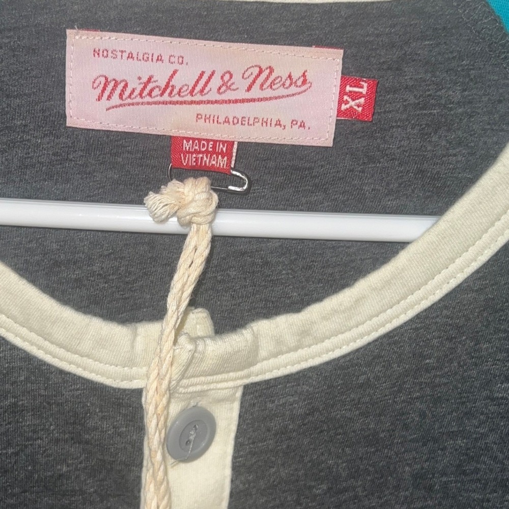 Mitchell & Ness Vancouver Grizzlies NBA Jumpball Henley Shirt Grey Teal XL NEW - Picture 3 of 12